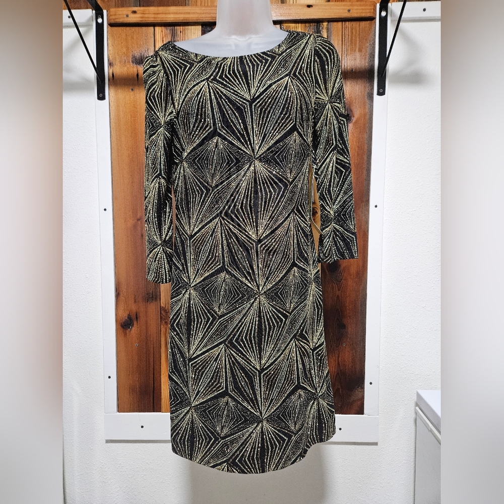 Elegant Black and Gold Shimmering Sheath Dress for Special Occasions